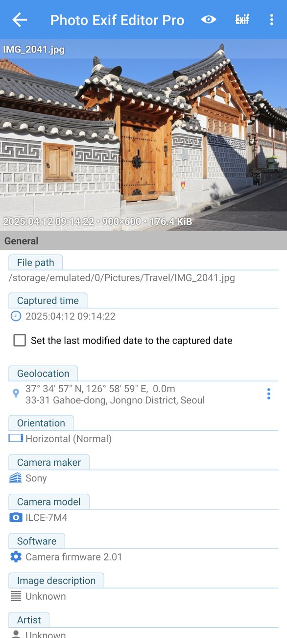 O editor mostra a foto e tudo o que está guardado dentro dela